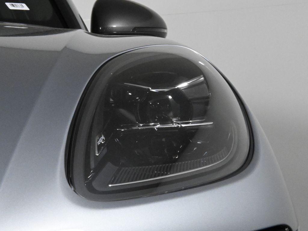 Thumbnail: 2025 Porsche Macan - 11