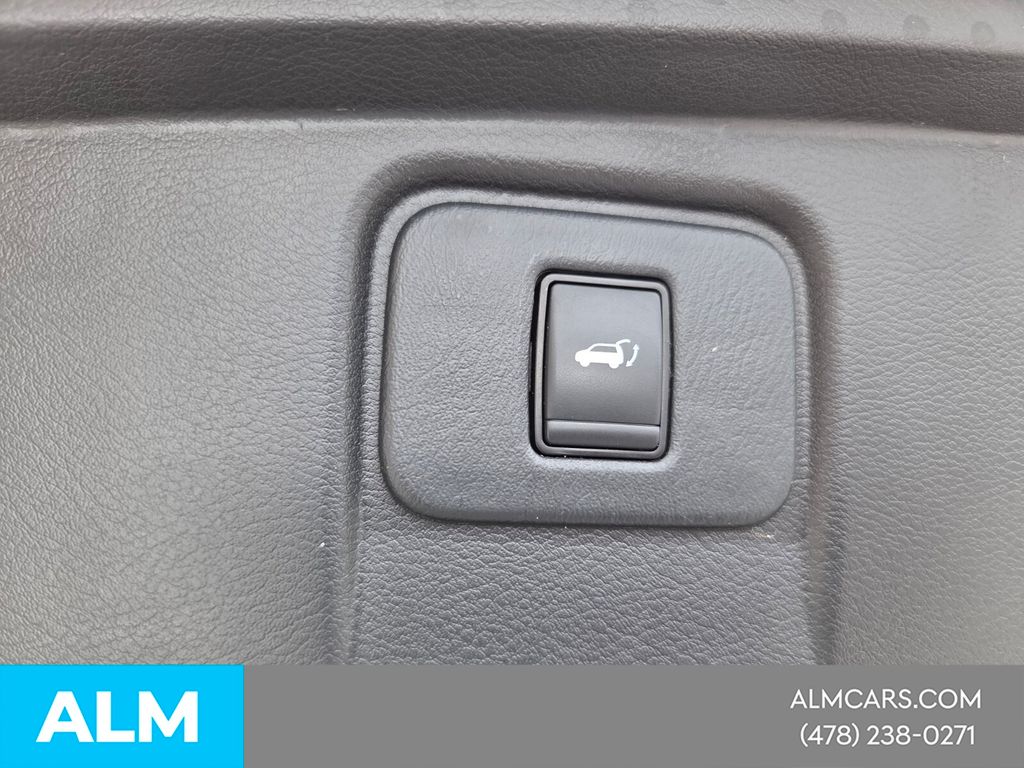 Used 2021 White Nissan SL image 14