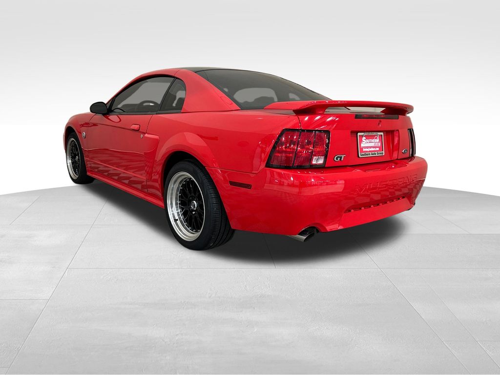 Used 2004 Red Ford GT image 3