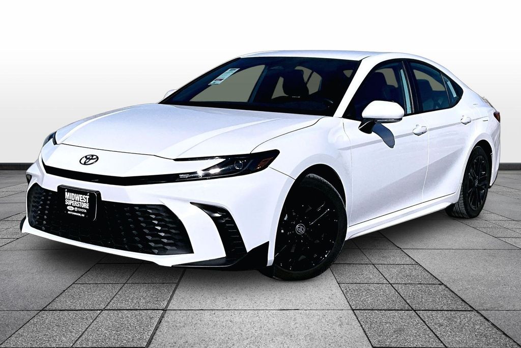 2025 Toyota Camry SE FWD