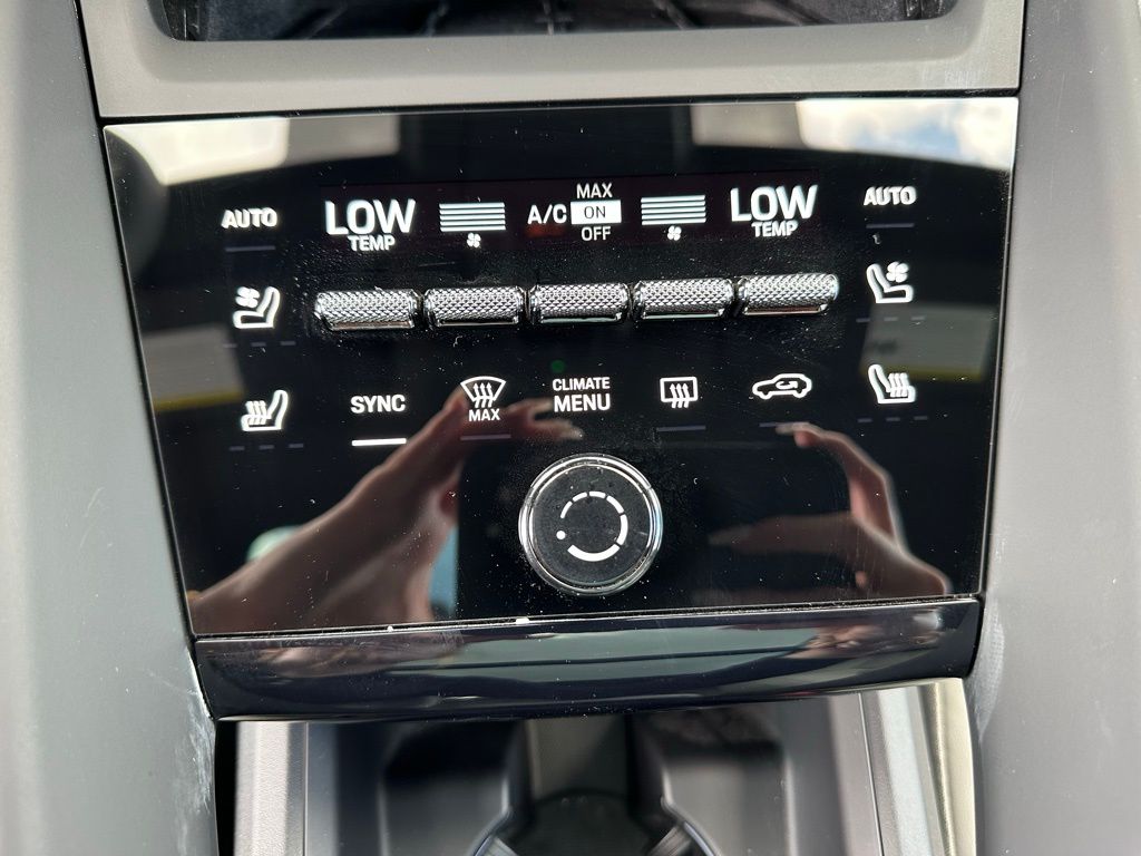 Thumbnail: 2025 Porsche Macan - 25