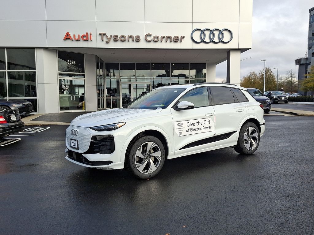 2025 Audi e-tron Premium -
                Vienna, VA