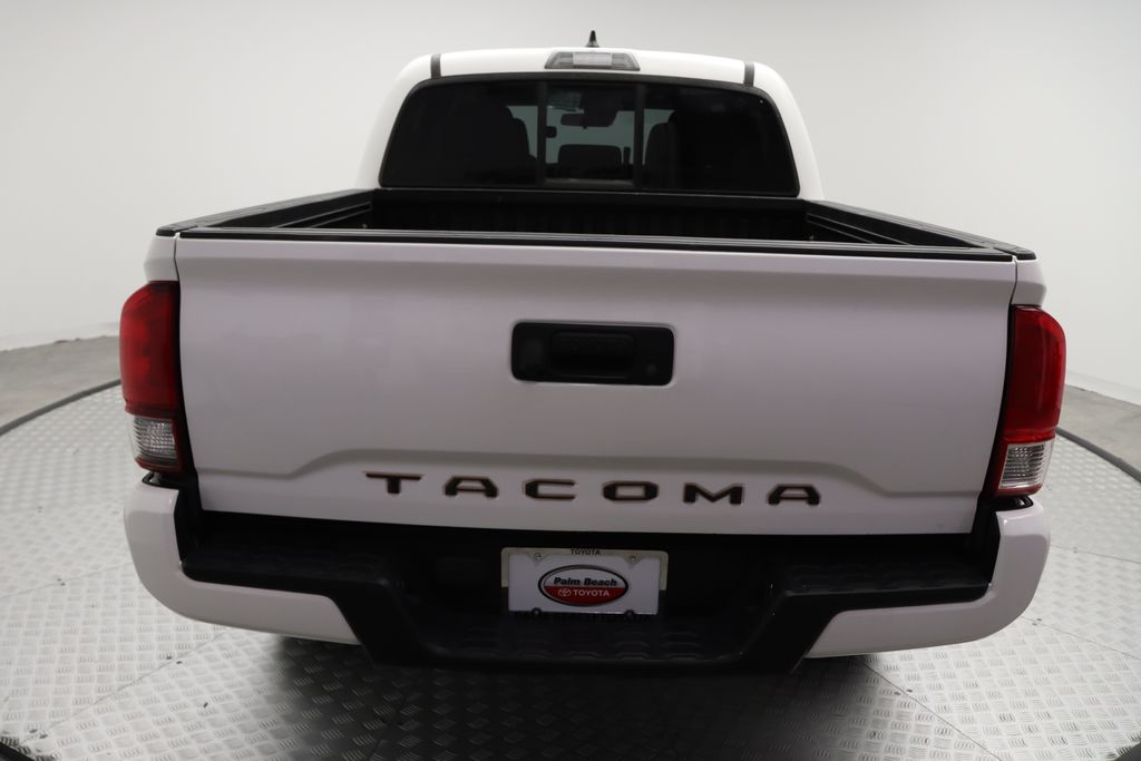 Thumbnail: 2018 Toyota Tacoma - 10