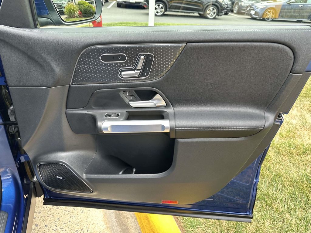 Thumbnail: 2024 Mercedes-Benz GLB - 19