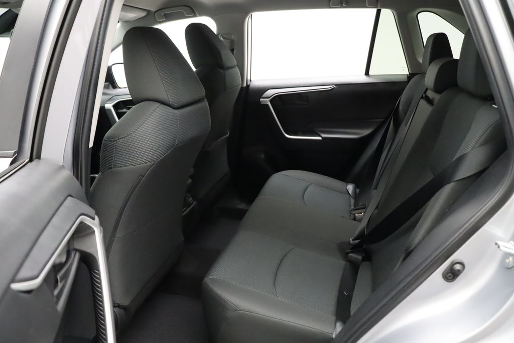 2022 Toyota RAV4 LE 19