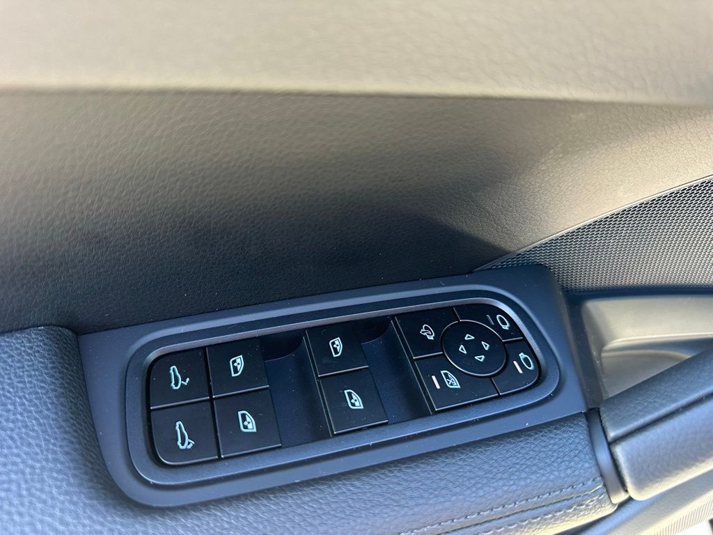 Thumbnail: 2026 Porsche Cayenne - 16