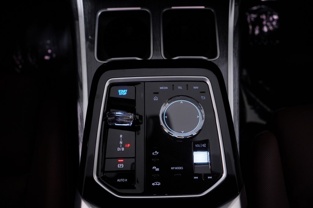 Thumbnail: 2025 BMW i7 - 14