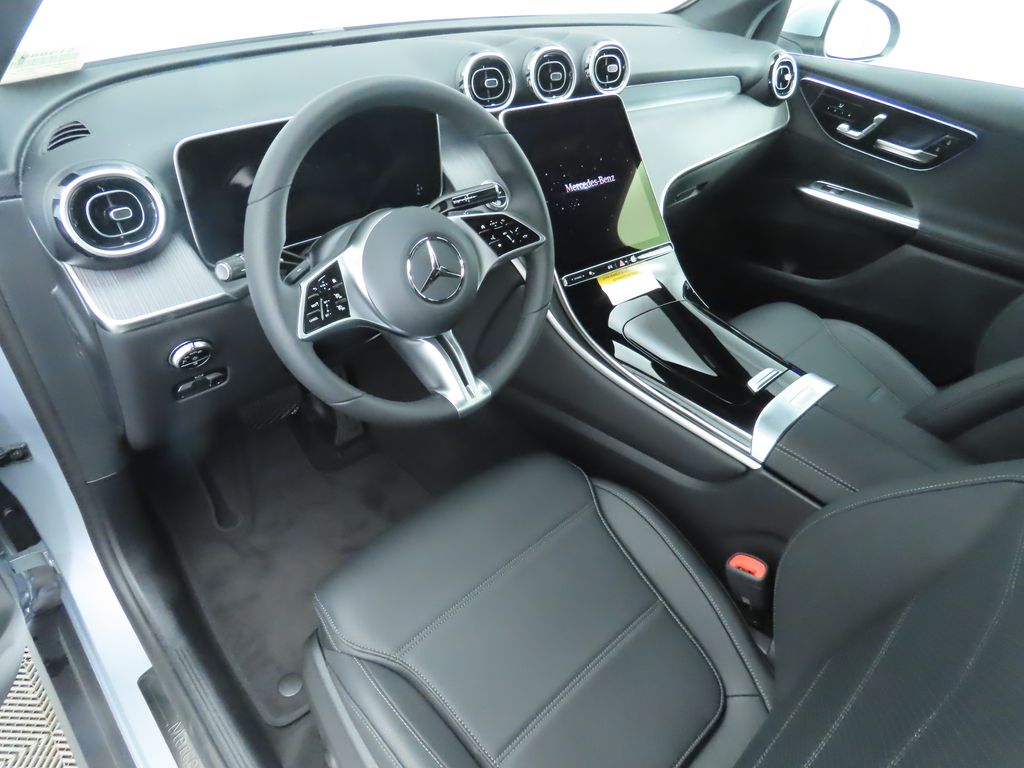 2025 Mercedes-Benz GLC 300 9