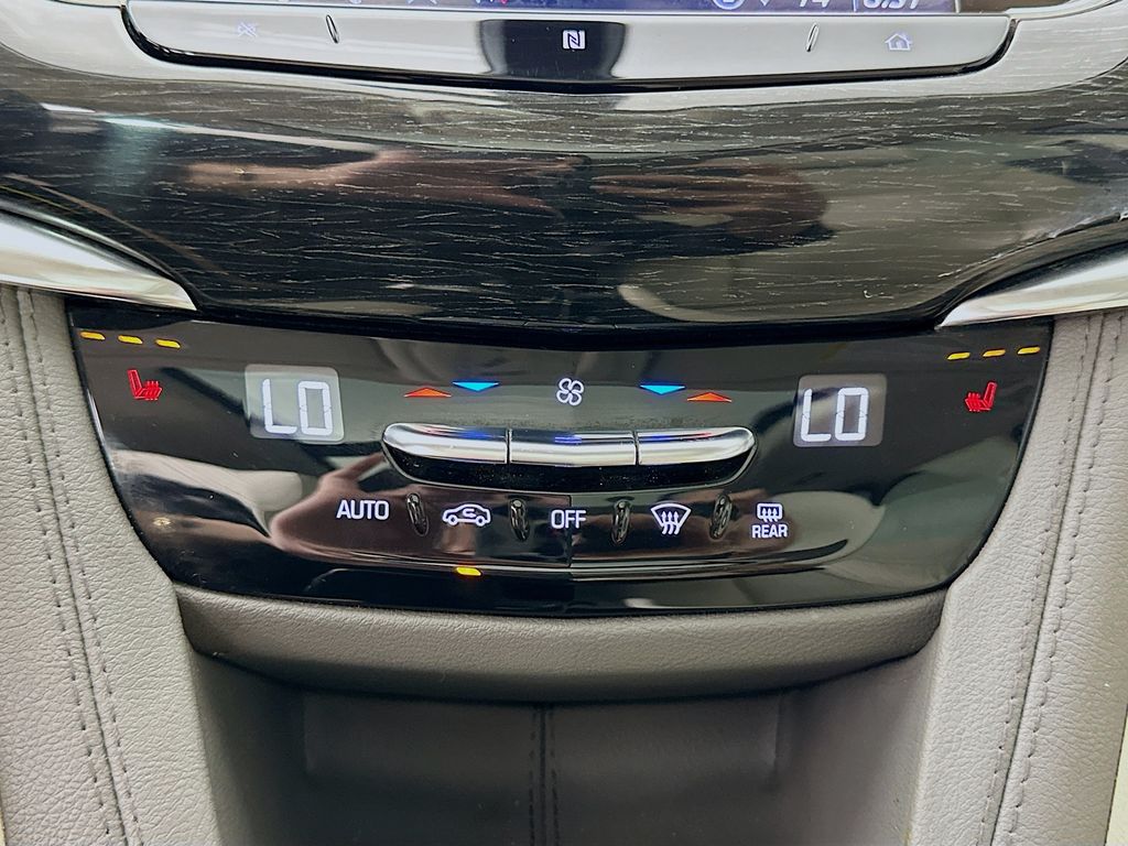 Thumbnail: 2021 Cadillac XT6 - 21