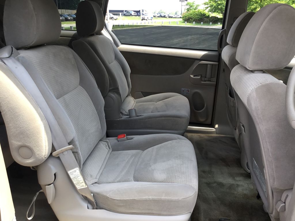 Thumbnail: 2010 Toyota Sienna - 12