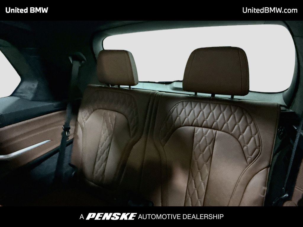 Thumbnail: 2027 BMW X7 - 14
