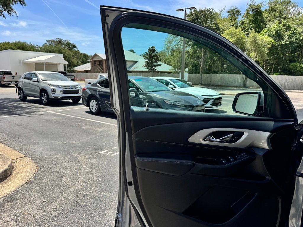 Used 2021 Chevrolet Traverse SUV