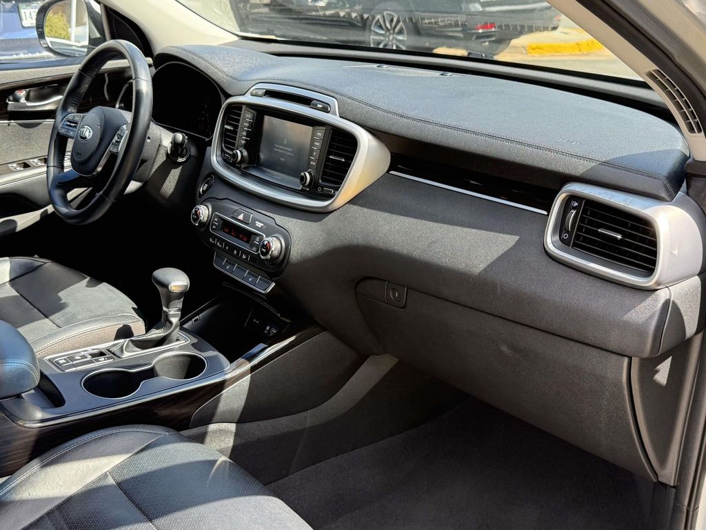 Thumbnail: 2019 Kia Sorento - 19