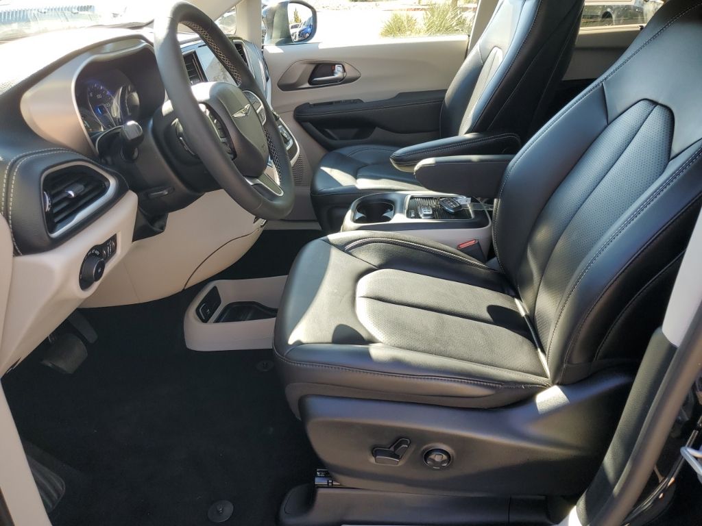 Used Car 2023 Chrysler Pacifica  Touring L For Sale Under $40,000 In Austin, Texas