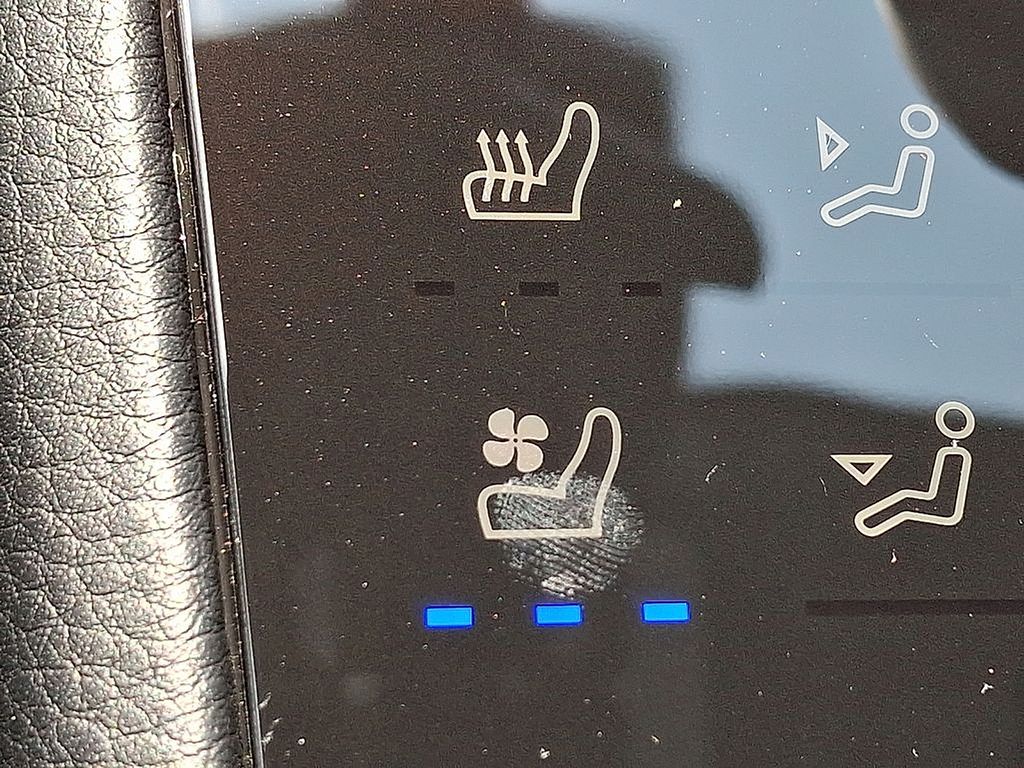 Thumbnail: 2025 Porsche Macan - 23