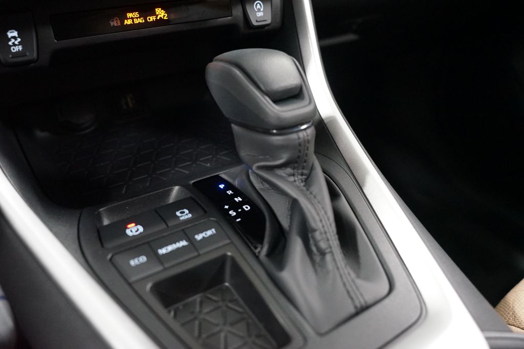 Thumbnail: 2025 Toyota RAV4 - 21