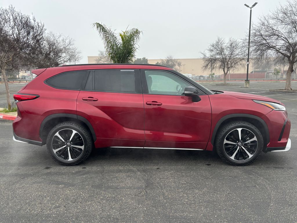 Thumbnail: 2021 Toyota Highlander - 4