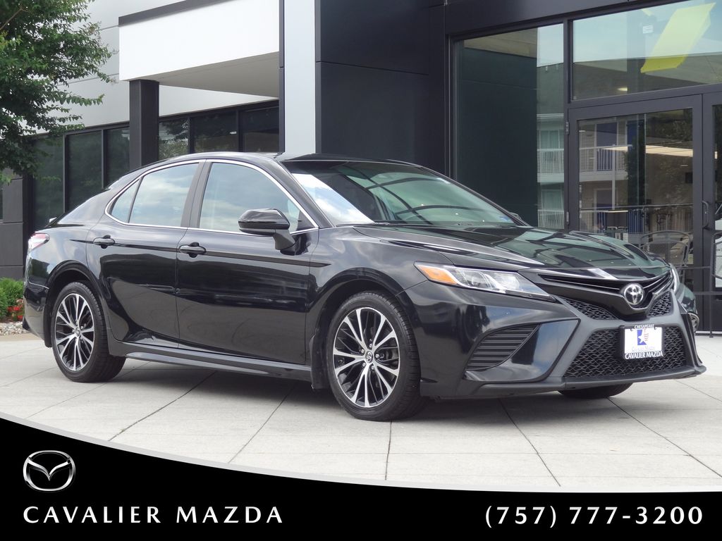 2019 Toyota Camry SE FWD