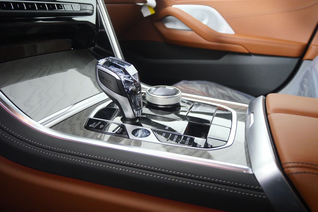 Thumbnail: 2026 BMW 8 Series - 26