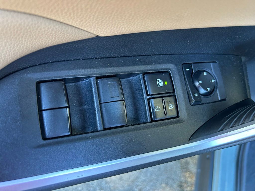 Thumbnail: 2019 Toyota RAV4 - 16
