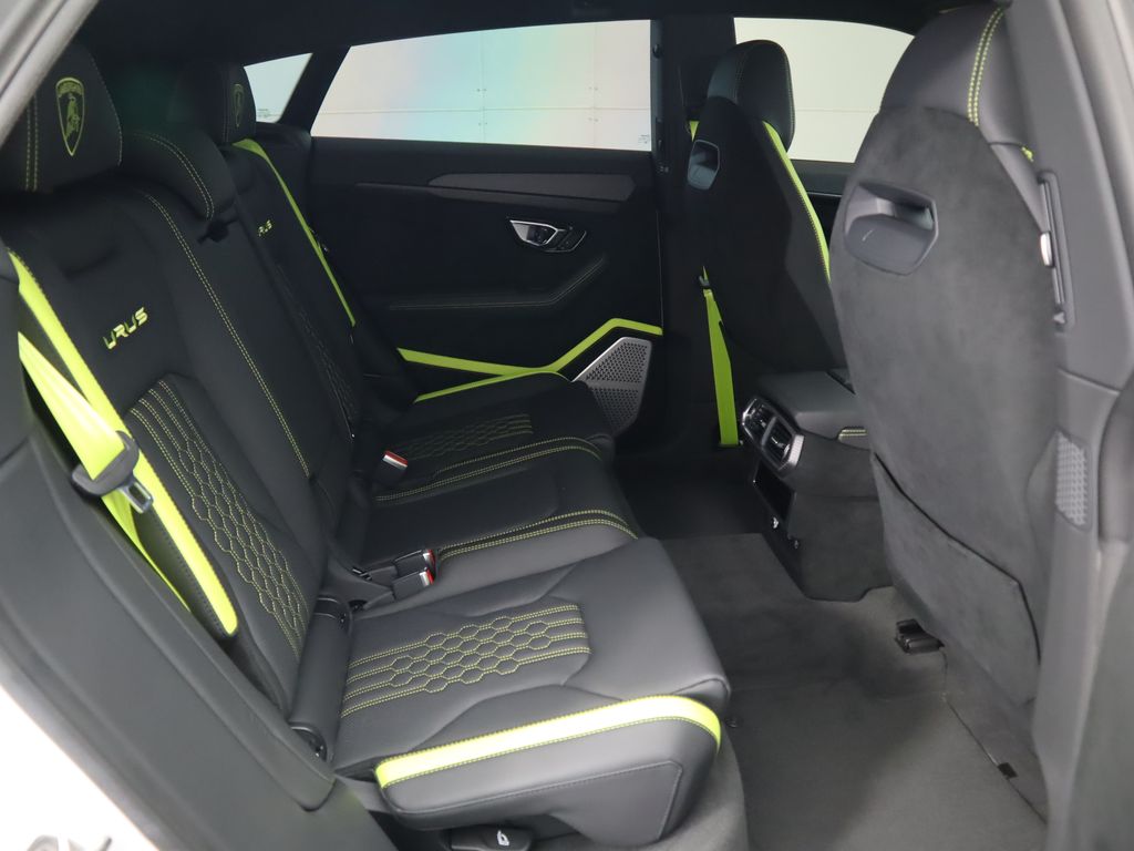 Thumbnail: 2023 Lamborghini Urus - 23