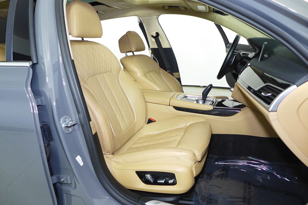 Thumbnail: 2021 BMW 7 Series - 18