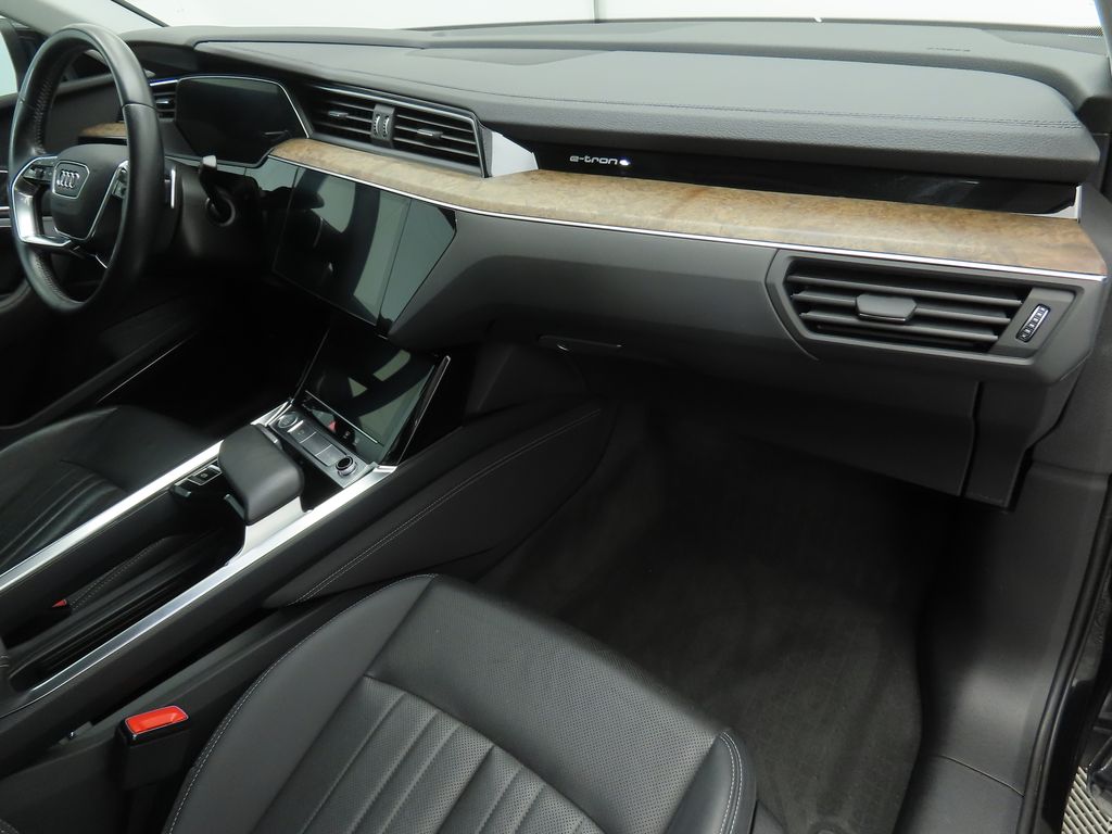 Thumbnail: 2020 Audi e-tron - 17