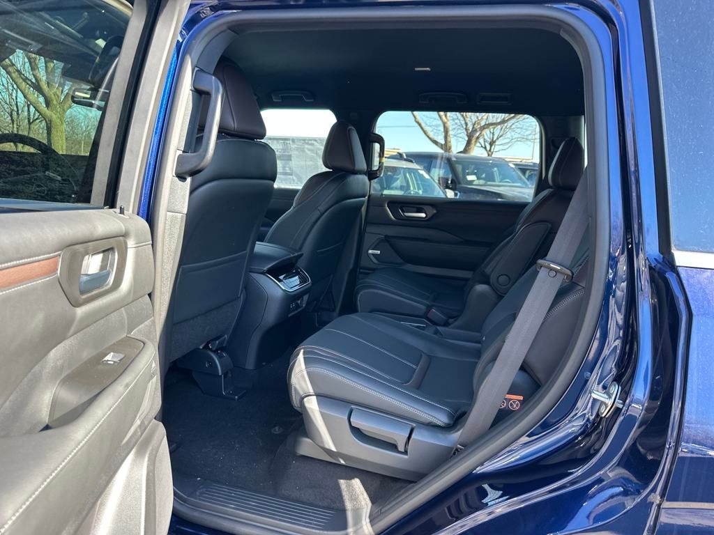 2025 Nissan Armada SL photo