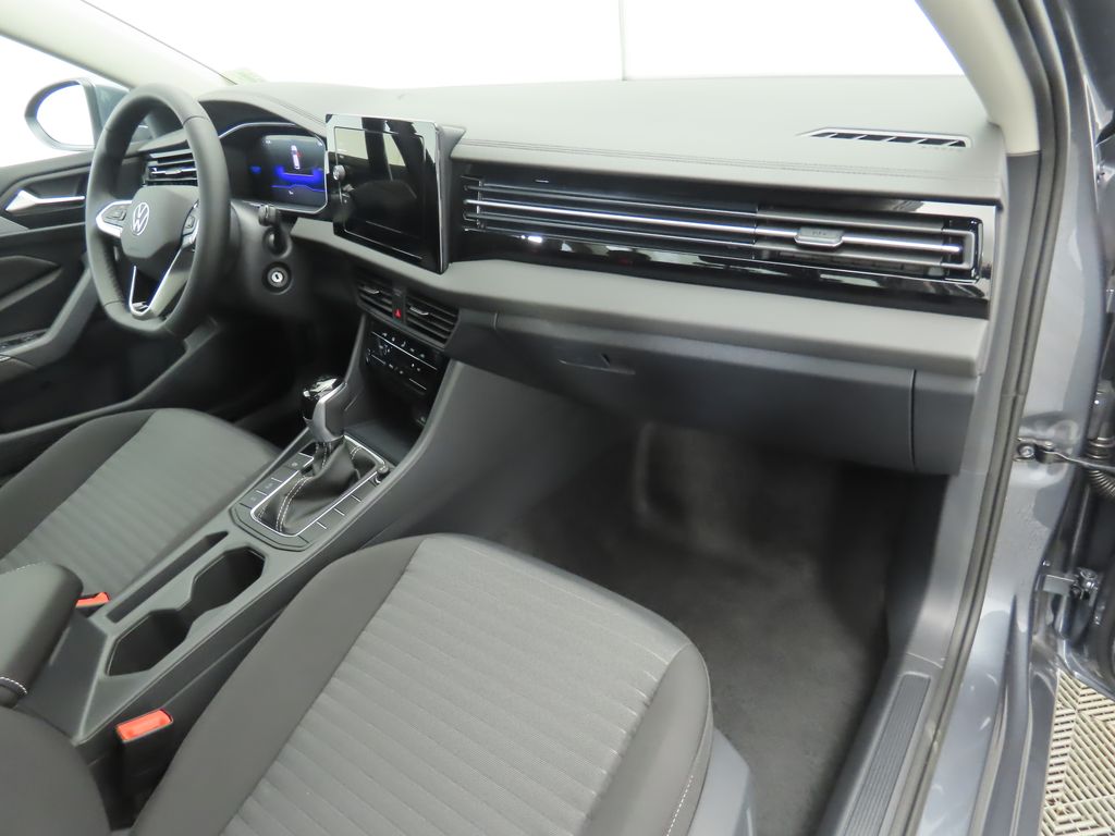 Thumbnail: 2025 Volkswagen Jetta - 18