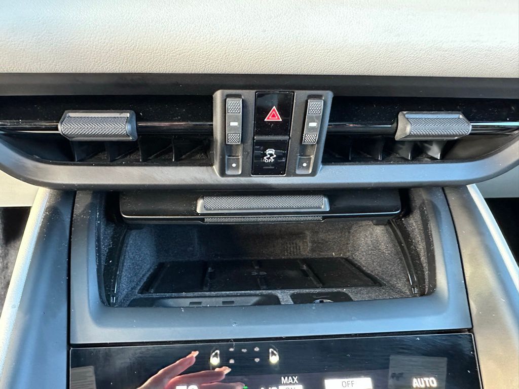 Thumbnail: 2025 Porsche Macan - 25