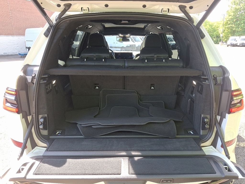 2023 BMW X7 xDrive40i 26