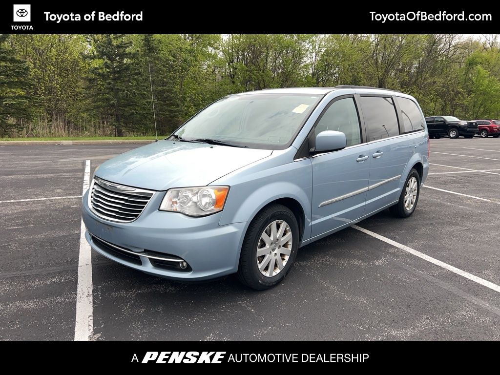 2013 Chrysler Town & Country Touring -
                Bedford, OH