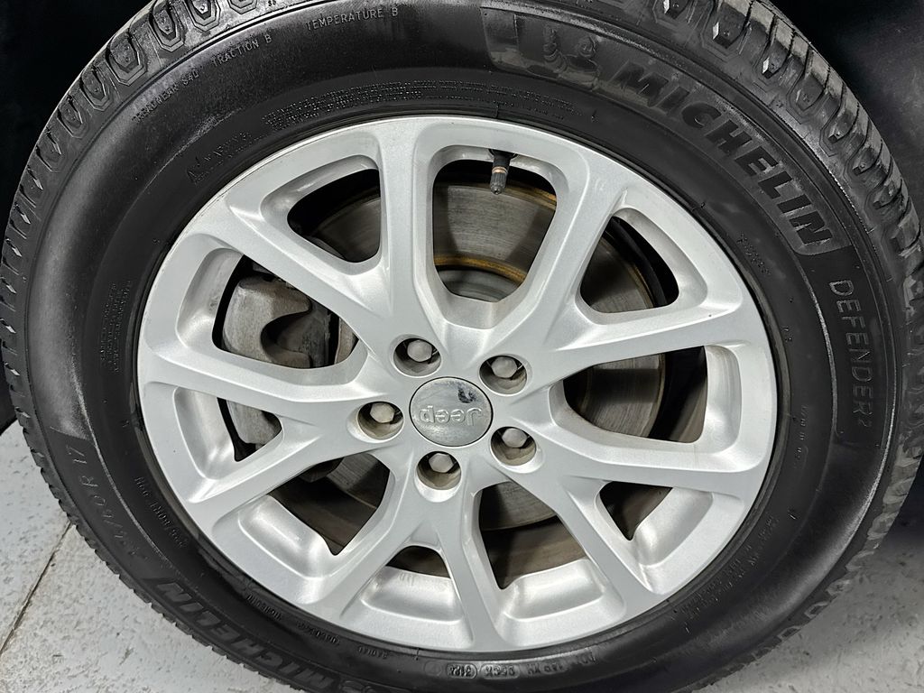 Used Car 2018 Jeep Cherokee  Latitude Plus For Sale Under $10,000 In Austin, Texas