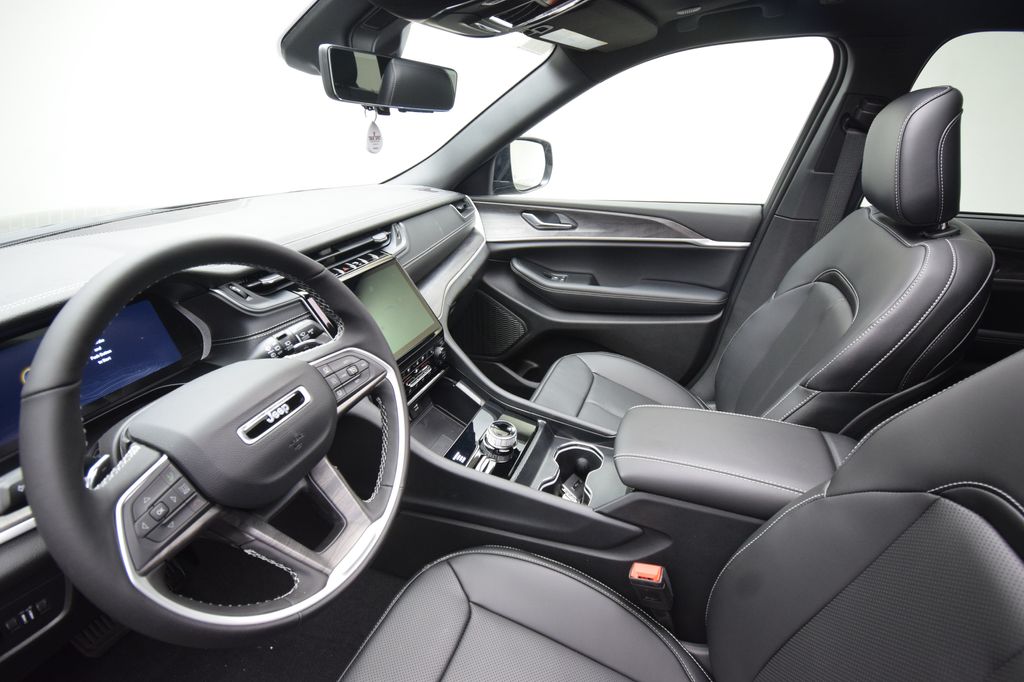 new 2025 Jeep Grand Cherokee car, priced at $47,093