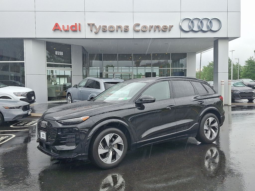 2025 Audi e-tron Premium -
                Vienna, VA