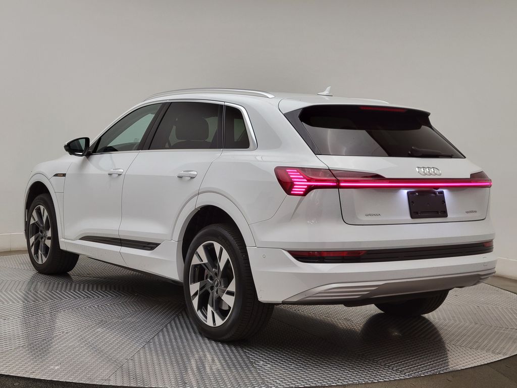 Thumbnail: 2023 Audi e-tron - 4