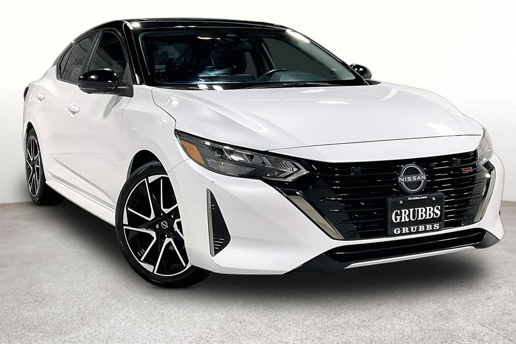 Aspen White/Super Black 2025 Nissan Sentra Sedan Front-Wheel Drive Continuously Variable Transmission