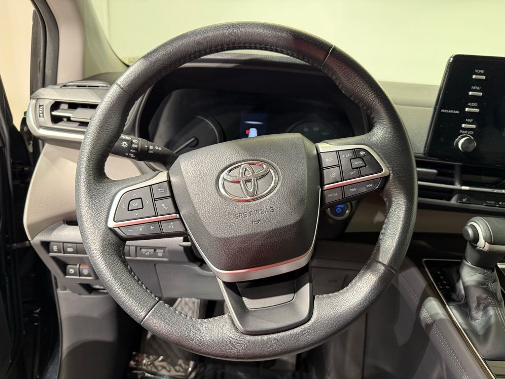 Thumbnail: 2022 Toyota Sienna - 25