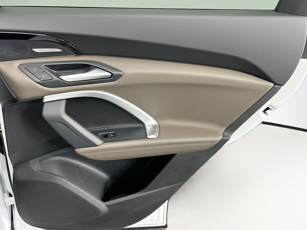 Thumbnail: 2025 Audi Q5 - 27