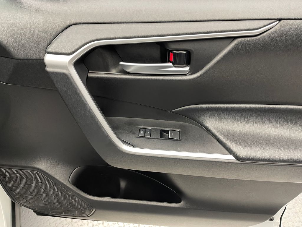 2023 Toyota RAV4 XLE 15