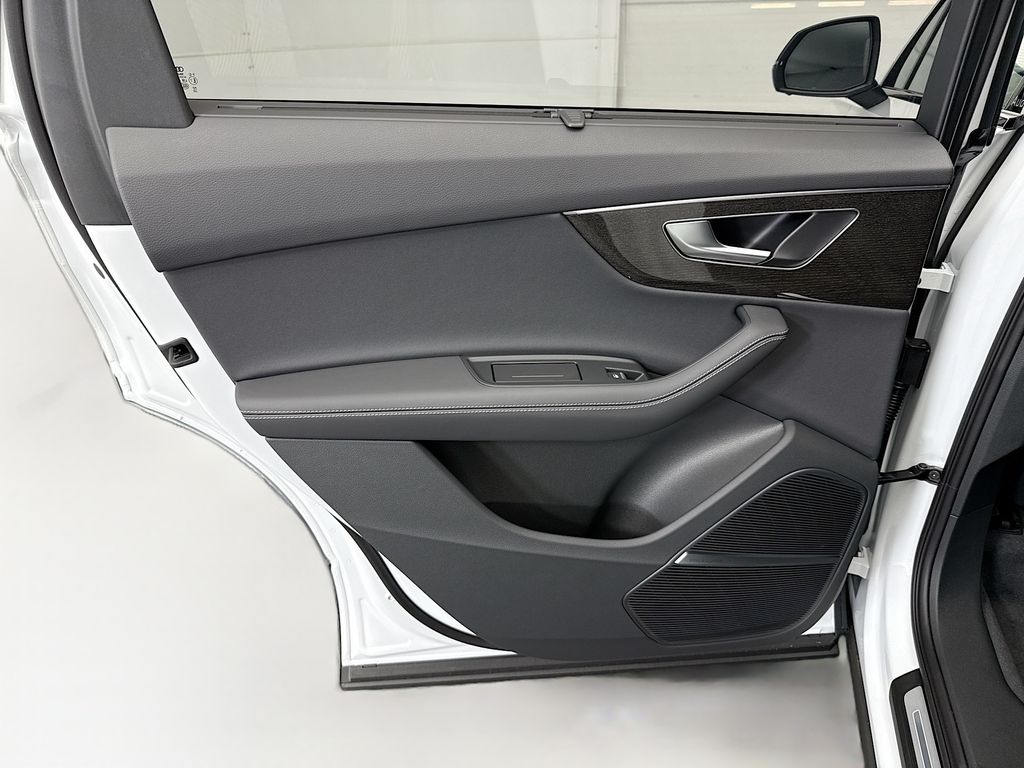 Thumbnail: 2026 Audi Q7 - 27