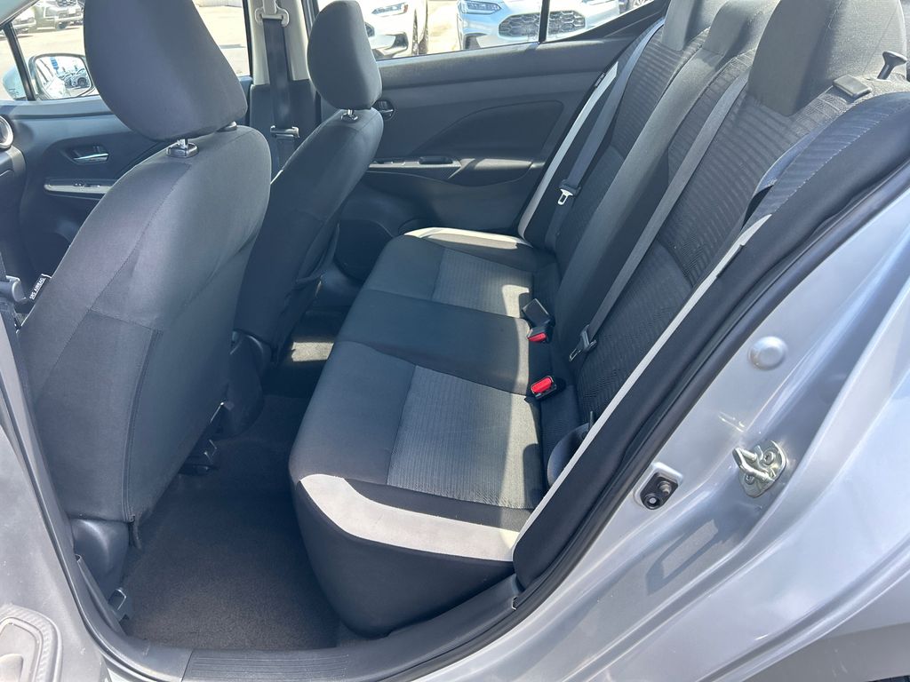 2021 Nissan Versa 1.6 SV 8