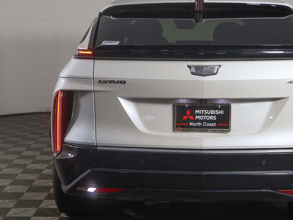 Used 2024 White Cadillac Tech image 15