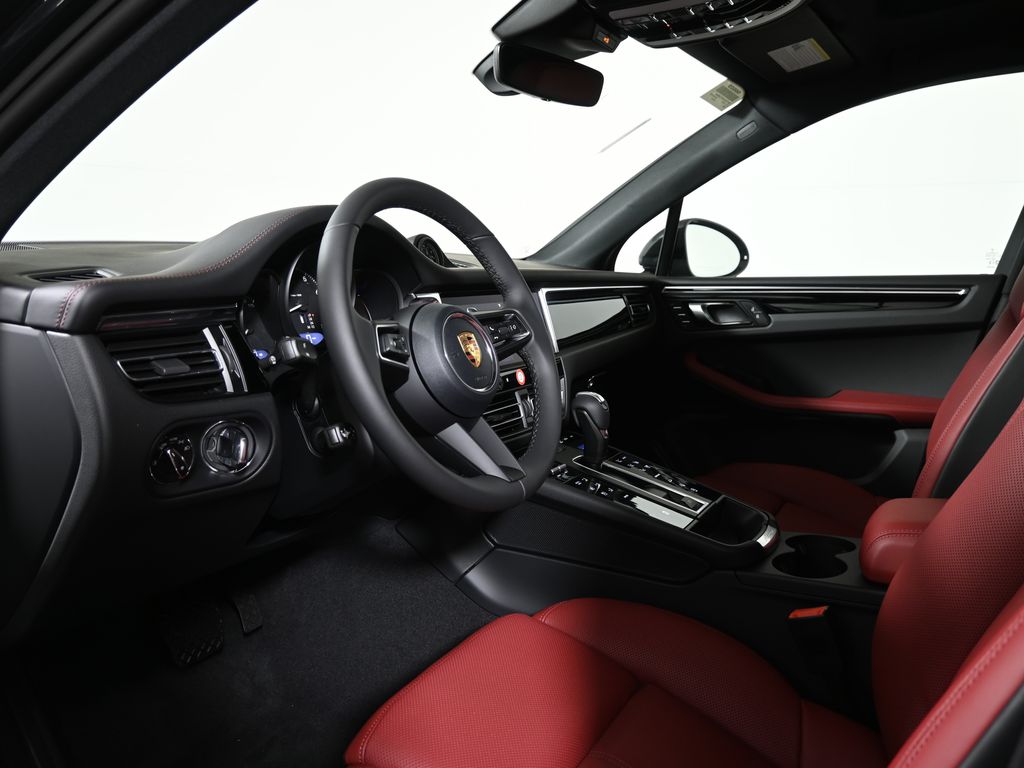 Thumbnail: 2026 Porsche Macan - 4