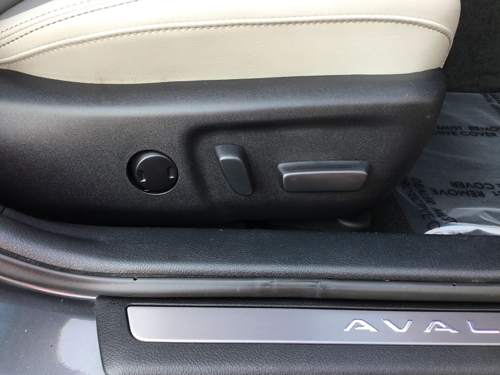 2018 Toyota Avalon Limited 11