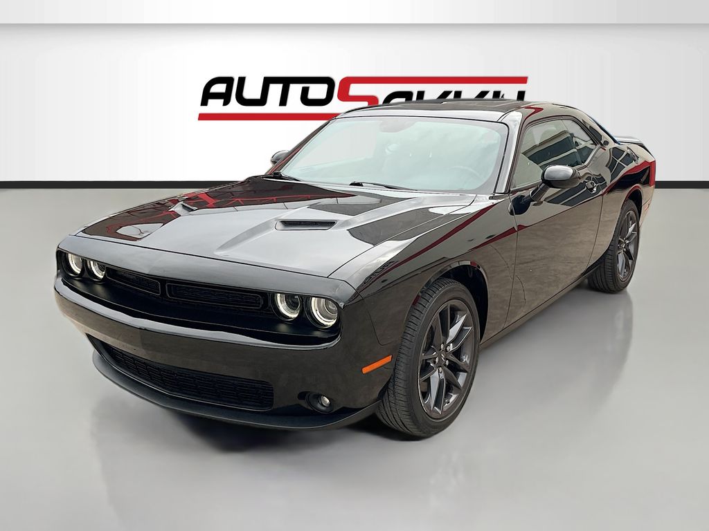 Used 2022 Black Dodge SXT image 3
