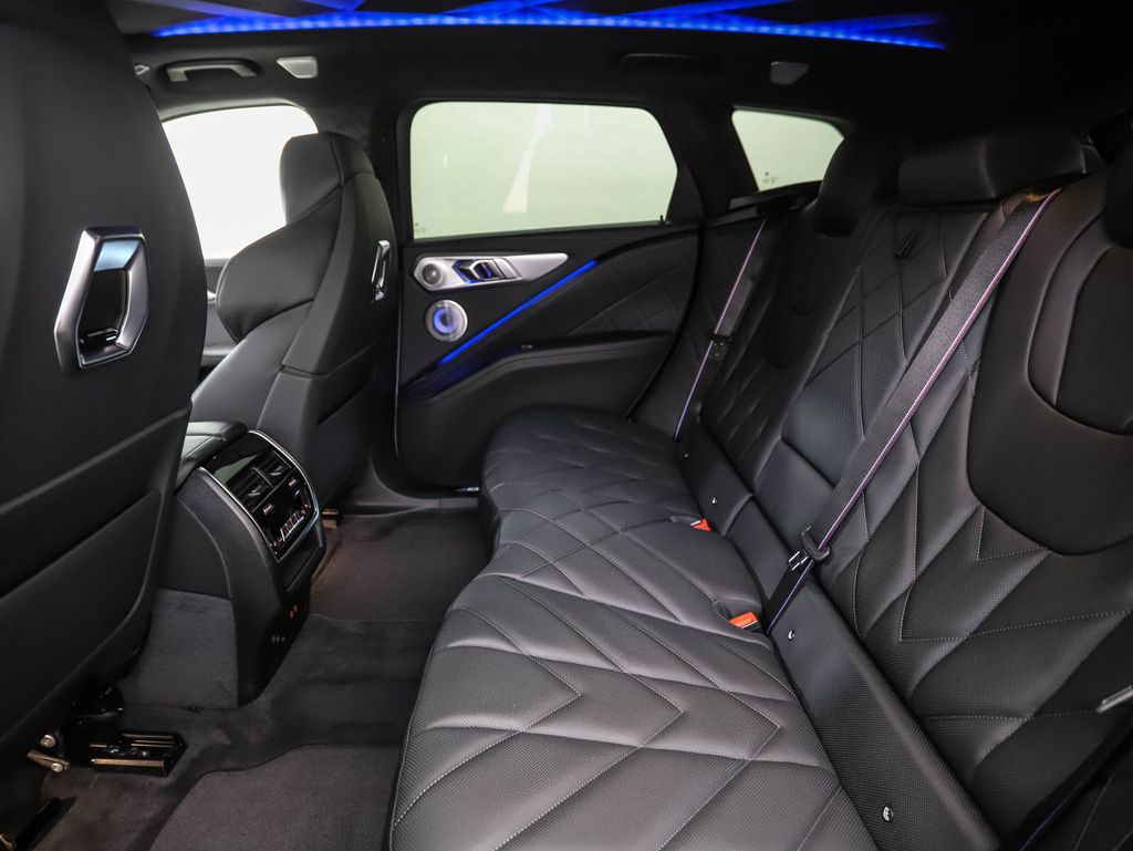 Thumbnail: 2026 BMW XM - 23