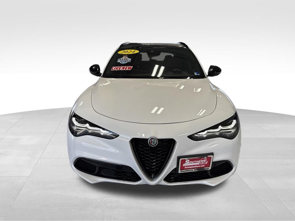 Used 2024 White Alfa Romeo Veloce image 12