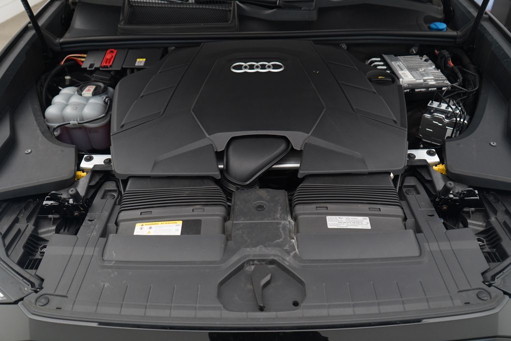 Thumbnail: 2023 Audi Q8 - 13