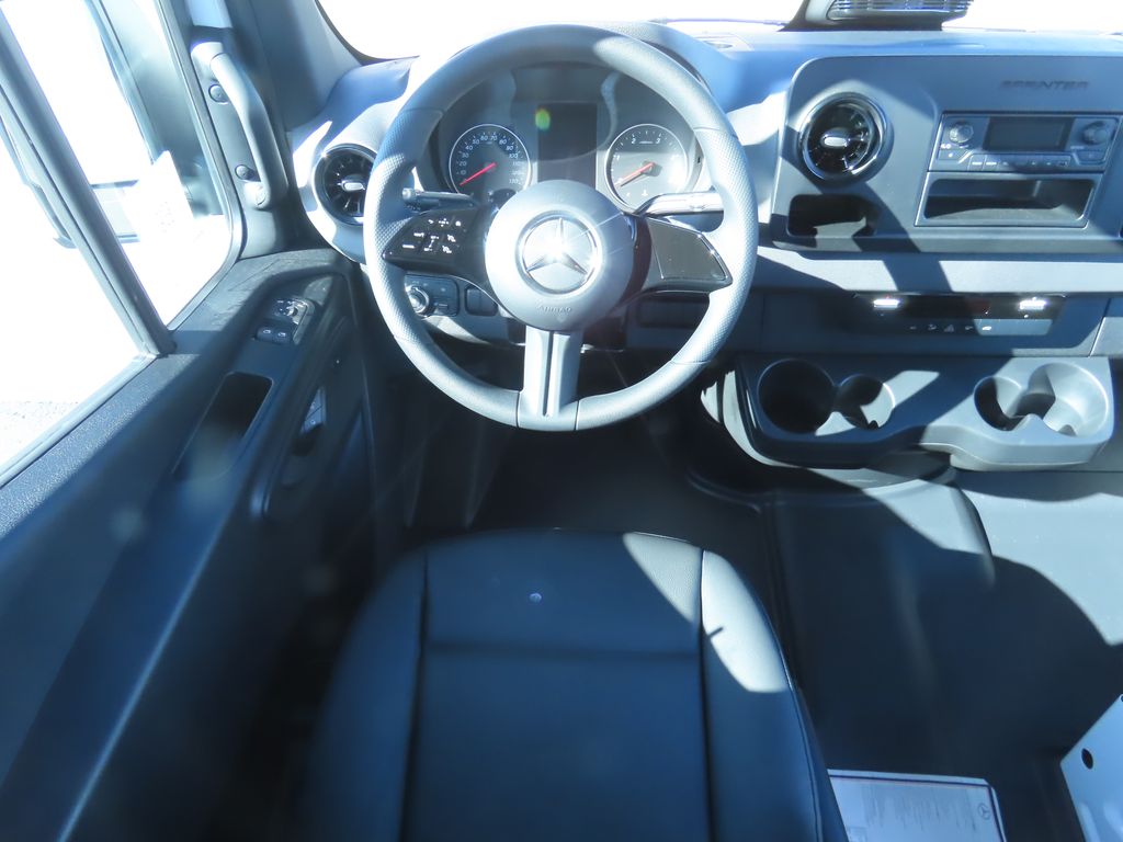 Thumbnail: 2025 Mercedes-Benz Sprinter - 11